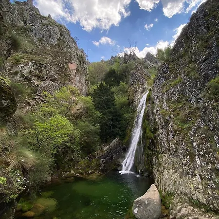 Abrigo Penhas Nyaraló *